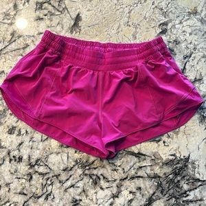 lululemon hotty hot low-rise lined short 2.5” size 12